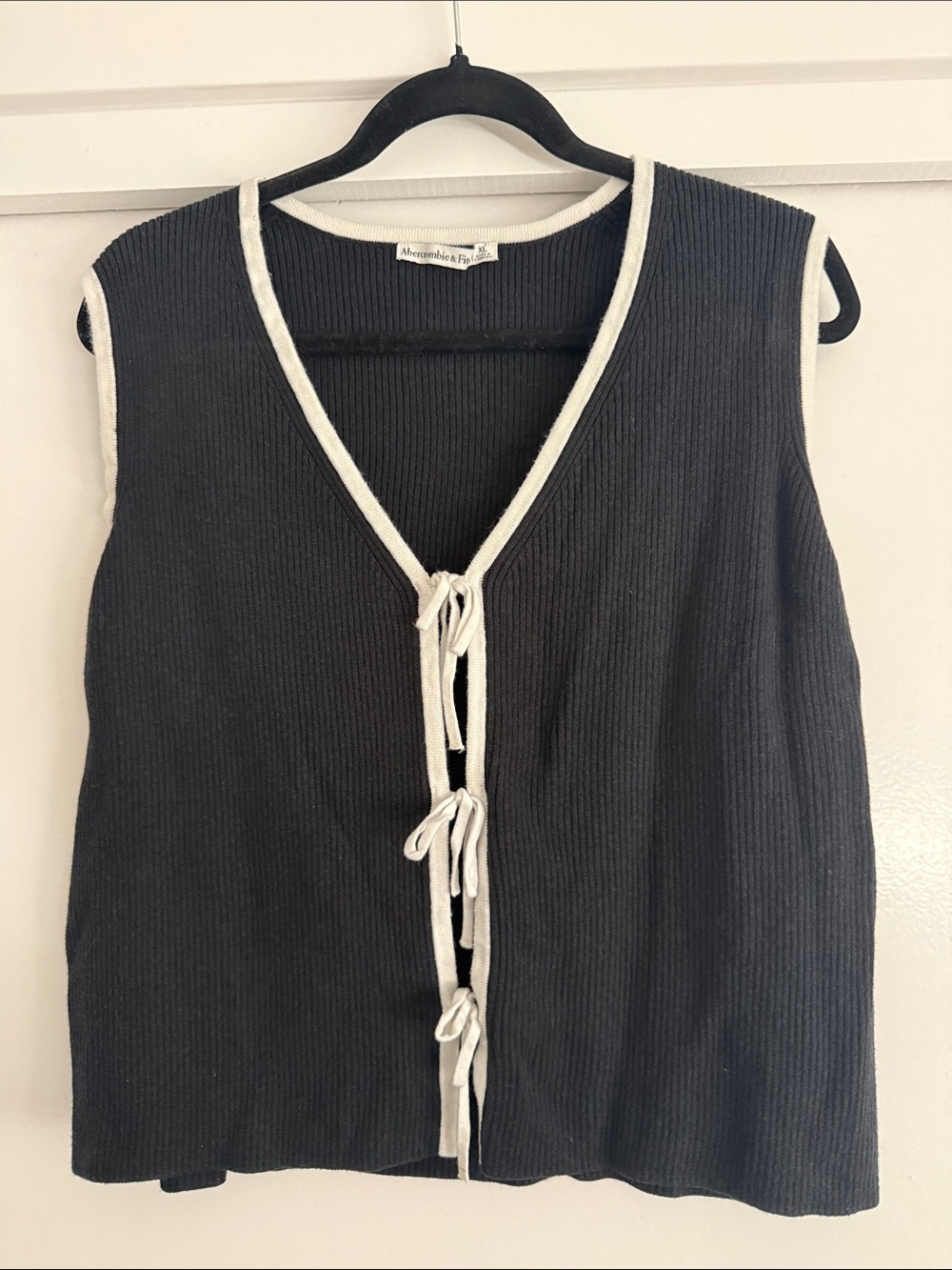 Abercrombie & Fitch Black & White Tie-Front Knit Tank Top - Size XL